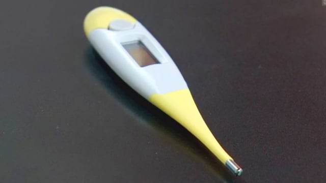 Thermometer vor schwarzem Hintergrund. Thermometer vor schwarzem Hintergrund.