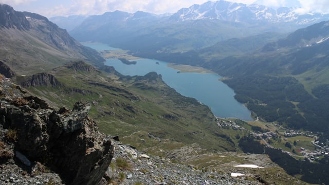 Vista sin Malögia ed ils lais: La regiun Malögia po vegnir realisada. Vista sin Malögia ed ils lais: La regiun Malögia po vegnir realisada.