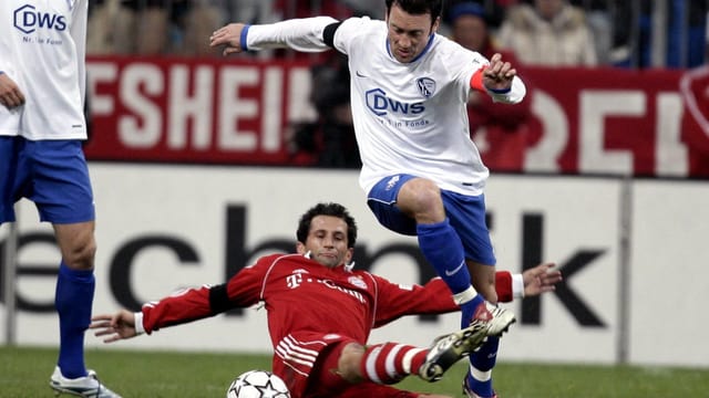 Hasan Salihamidzic foult Bochums Tomasz Zdebel. Hasan Salihamidzic foult Bochums Tomasz Zdebel.
