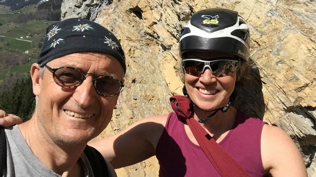 Alex Arnold und Lucia Schuler stehen vor einer Felswand. Alex Arnold und Lucia Schuler stehen vor einer Felswand.