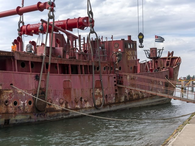 Das Schiff Gannet ankert in Basel