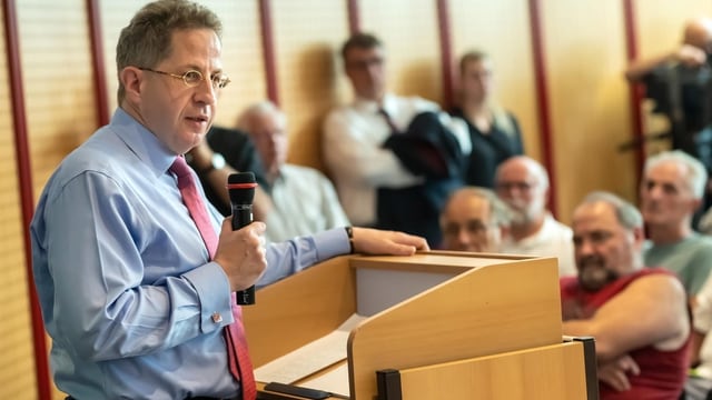 Maassen am Rednerpult Maassen am Rednerpult