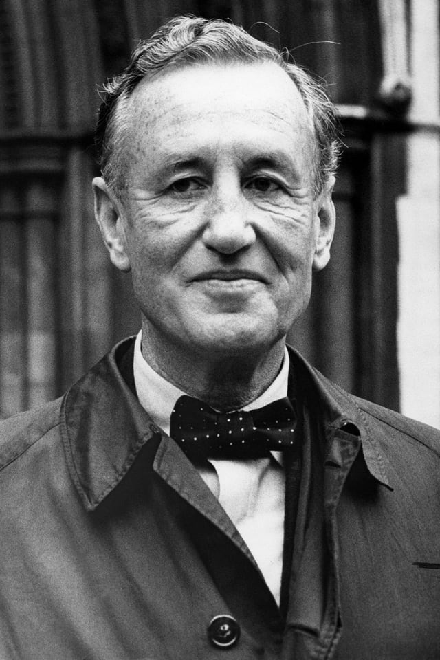 Ian Fleming Porträt schwarz weiss Ian Fleming Porträt schwarz weiss