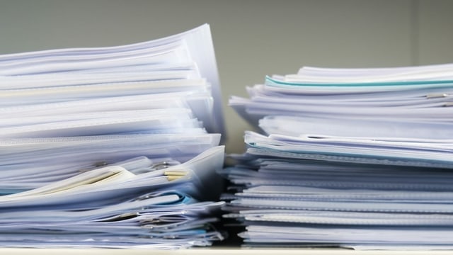 Ein Stapel aus Papier. Ein Stapel aus Papier.