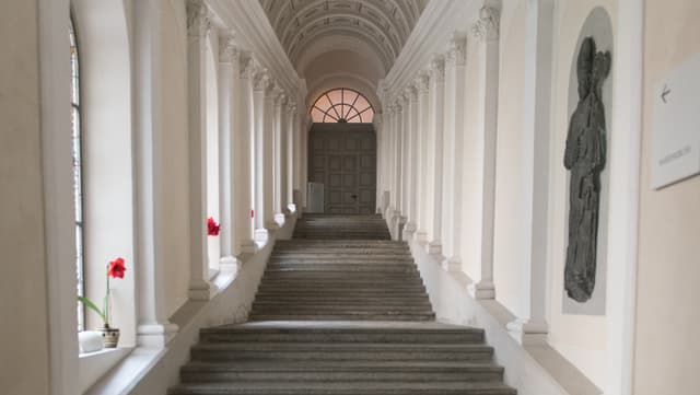 Via tar la baselgia da Nossadunna. Correct, questa fotografia n'hai jau betg fatg gia a las 5:30. Via tar la baselgia da Nossadunna. Correct, questa fotografia n'hai jau betg fatg gia a las 5:30.