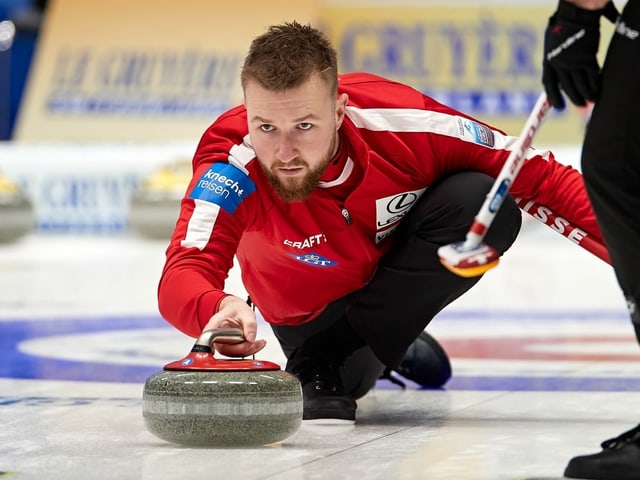 Yannick Schwaller bei der Steinabgabe. Yannick Schwaller bei der Steinabgabe.