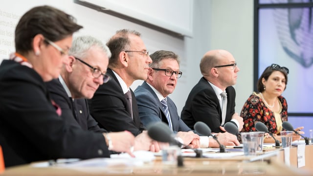 Christina Gaggini, Kurt Fluri, Hannes Germann, Isidor Baumann, Stefan Mueller-Altermatt und Babette Sigg an der Medienkonferenz. Christina Gaggini, Kurt Fluri, Hannes Germann, Isidor Baumann, Stefan Mueller-Altermatt und Babette Sigg an der Medienkonferenz.
