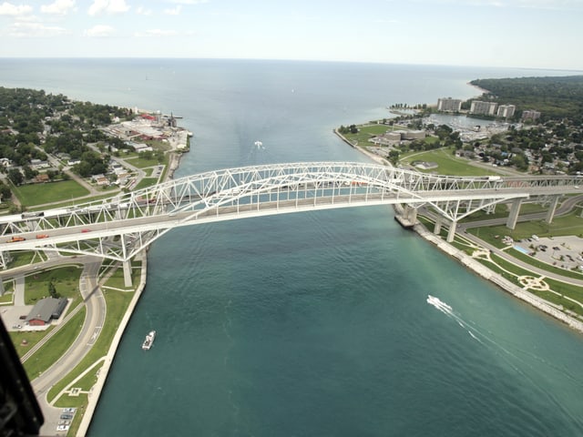 Die Bluewater Bridge, die Kanada un die USA verbindet. Die Bluewater Bridge, die Kanada un die USA verbindet.