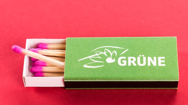 Zündholzschachtel mit Aufschrift Grüne. Zündholzschachtel mit Aufschrift Grüne.