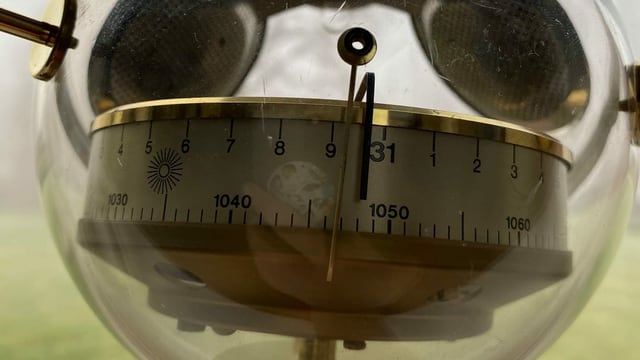 Ein Barometer zeigt den Druck von Belgien. Ein Barometer zeigt den Druck von Belgien.