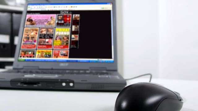 Notebook-Computer mit einer Sex-Website. Notebook-Computer mit einer Sex-Website.