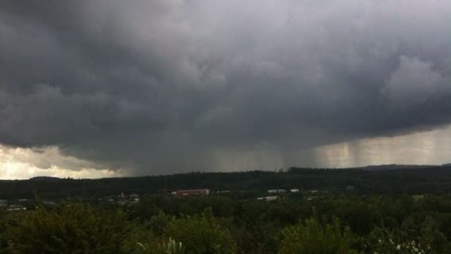 Wolke mit vielen Fallstreifen. Wolke mit vielen Fallstreifen.