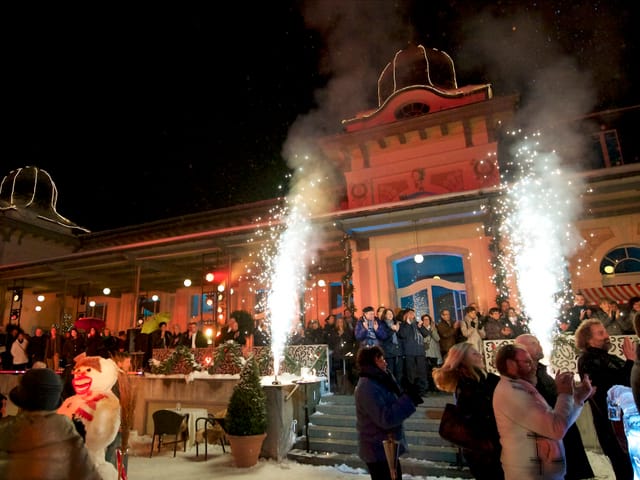 Feuerwerk vor dem Hotel