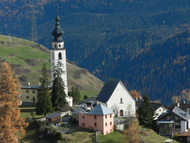 Purtret da la baselgia dal vitg. Purtret da la baselgia dal vitg.
