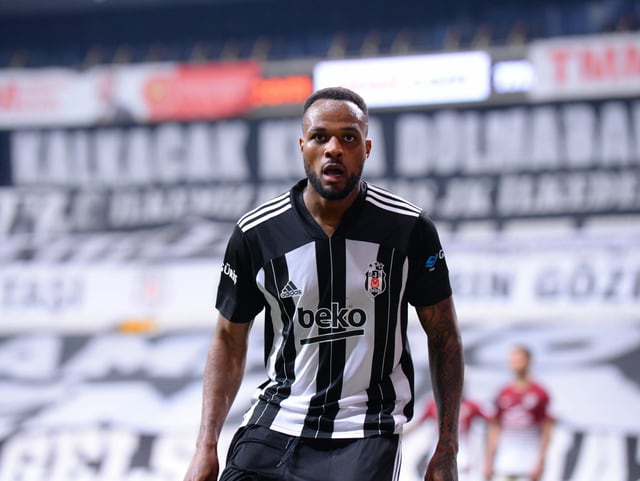 Besiktas Istanbul fertigt Hatayspor gleich mit 7:0 ab. Überragender Mann auf Seiten des Leaders ist Cyle Larin. Der Kanadier trifft vierfach. Zum zweiten Mal in dieser Saison gelingt ihm dieses Kunststück.