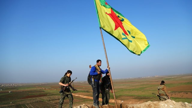 YPG-Kämpfer an der syrisch-türkischen Grenze. YPG-Kämpfer an der syrisch-türkischen Grenze.