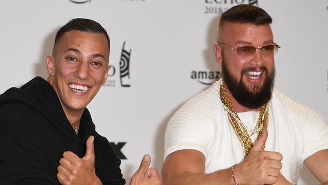 Als Gangsta-Rapper dürfen sie menschenverachtend texten: Kollegah und Farid Bang. Als Gangsta-Rapper dürfen sie menschenverachtend texten: Kollegah und Farid Bang.