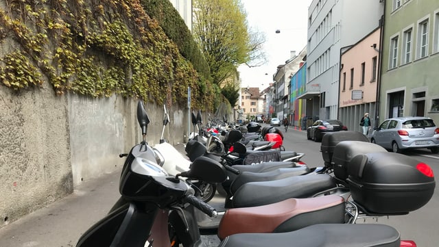 Eine Reihe Motorräder Eine Reihe Motorräder