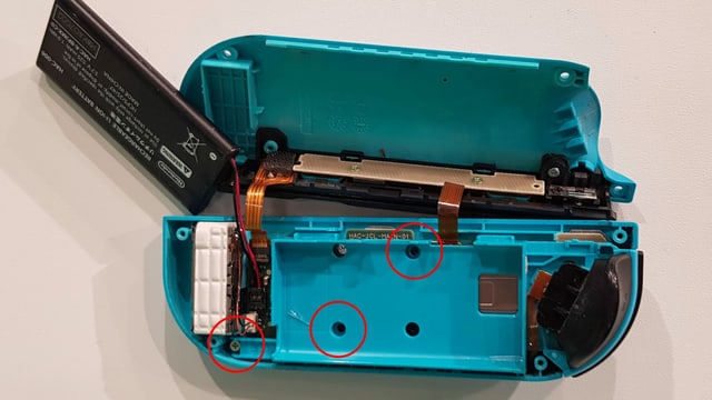 3 Schrauben trennen dich nun noch vom Joy-Stick. 3 Schrauben trennen dich nun noch vom Joy-Stick.