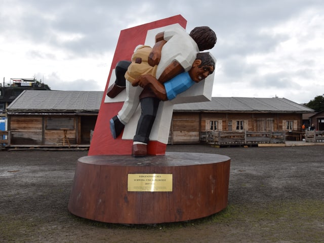 Holzskulptur auf dem Festgelände. Holzskulptur auf dem Festgelände.