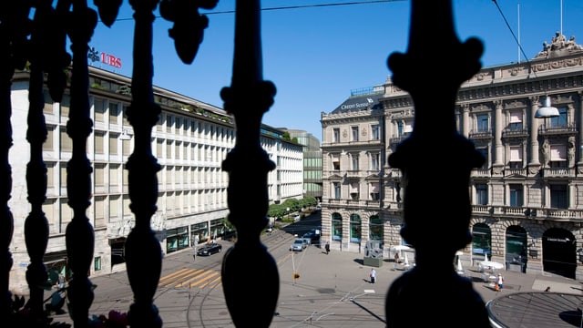 Der Zürcher Paradeplatz. Der Zürcher Paradeplatz.