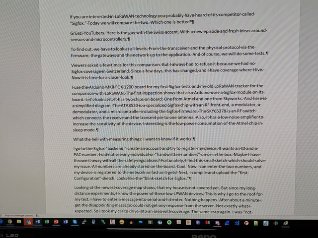 Computermonitor mit geöffnetem Word, darauf ein Skript. Computermonitor mit geöffnetem Word, darauf ein Skript.