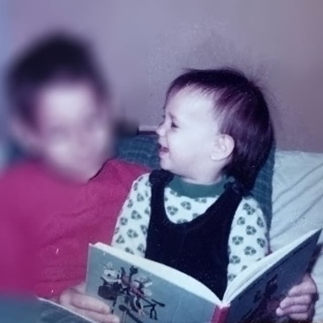 Annette König ist drei Jahre alt und hat den Globi-Klassiker «Globi in der Verbannung» in der Hand Annette König ist drei Jahre alt und hat den Globi-Klassiker «Globi in der Verbannung» in der Hand