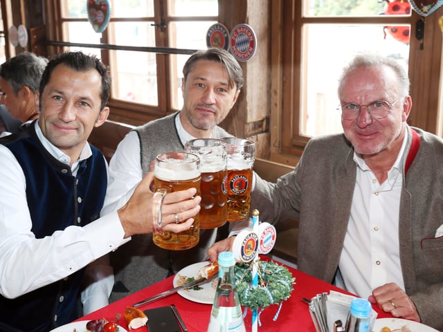Rummenigge, Kovac und Salihamidzic beim Zuprosten