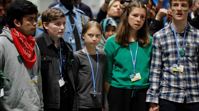 Greta Thunberg und vier andere junge Leute Greta Thunberg und vier andere junge Leute