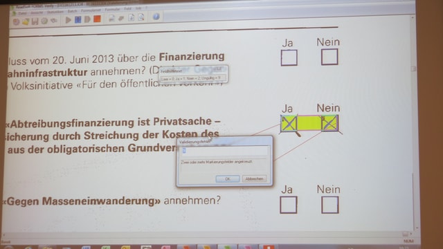 Ein eingescannter Stimmzettel auf einem Computerbildschirm. Ein eingescannter Stimmzettel auf einem Computerbildschirm.