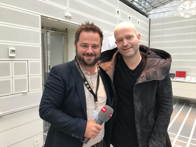 Sehen aus, wie alte Freunde: Produzent Marco Thomann mit Star-Regisseur Marc Forster.