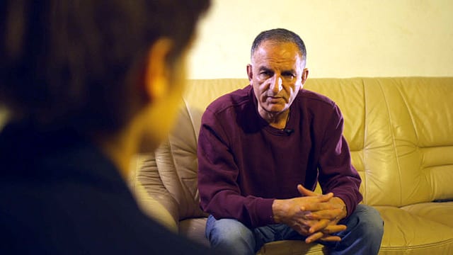 Der Ex-General «Achmed» im Interview mit SRF Rundschau. Der Ex-General «Achmed» im Interview mit SRF Rundschau.
