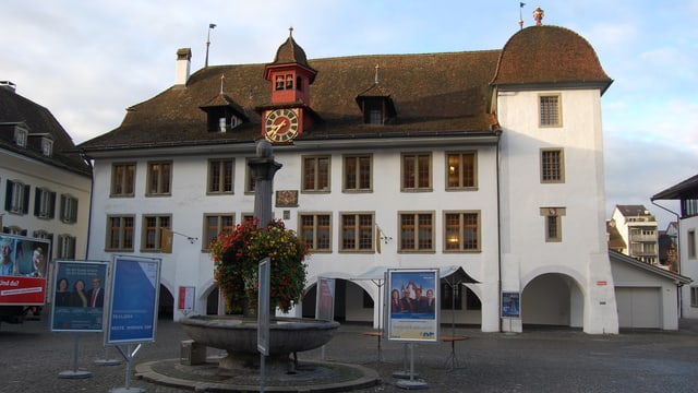 Rathaus Thun mit Wahlkampfplakaten 2015 Rathaus Thun mit Wahlkampfplakaten 2015