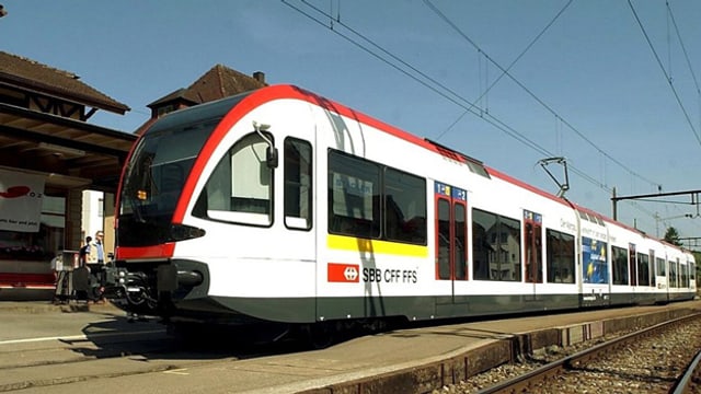 Niederflurfahrzeug der Seetalbahn in Beinwil. Niederflurfahrzeug der Seetalbahn in Beinwil.