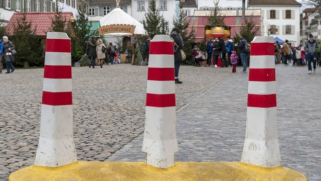 Blockade, die Anschlag auf Weihnachtsmarkt verhindern soll. Blockade, die Anschlag auf Weihnachtsmarkt verhindern soll.