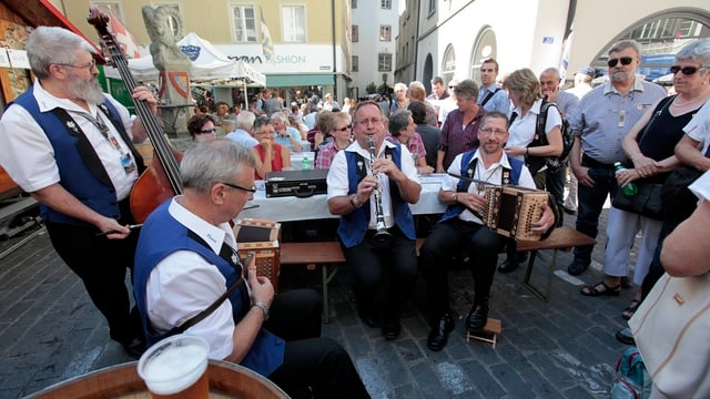 Spontanes Ständchen einer Ländlerformation in der Churer Altstadt 2011 Spontanes Ständchen einer Ländlerformation in der Churer Altstadt 2011