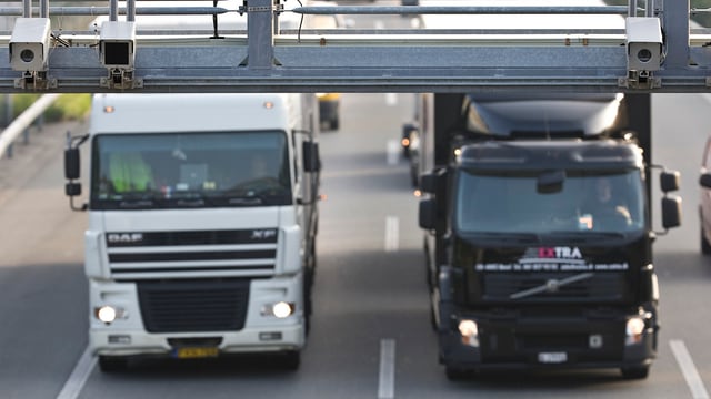 Eine Kontrollbrücke bei Ittigen im Kanton Bern für LSVA-pflichtige Fahrzeuge. Eine Kontrollbrücke bei Ittigen im Kanton Bern für LSVA-pflichtige Fahrzeuge.