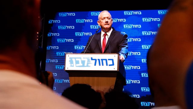 Benny Gantz spricht vor den Medien Benny Gantz spricht vor den Medien