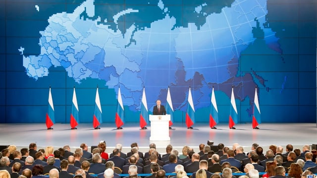 Podium mit Rednerpult Podium mit Rednerpult