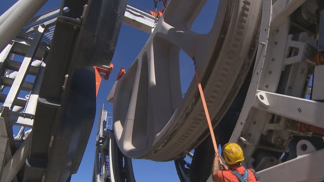 Transports eines Rundbogens, auf dem sich später die Solarrinne bewegt. Transports eines Rundbogens, auf dem sich später die Solarrinne bewegt.