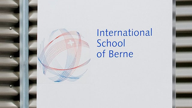 Ein Schild mit dem Schriftzug der International School of Berne Ein Schild mit dem Schriftzug der International School of Berne