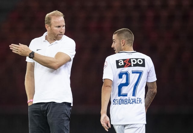 Marco Schönbächler muss sich nach seiner verbalen Entgleisung gegenüber dem Unparteiischen bei Trainer Ludovic Magnin erklären. Marco Schönbächler muss sich nach seiner verbalen Entgleisung gegenüber dem Unparteiischen bei Trainer Ludovic Magnin erklären.