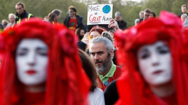Anhänger der Bewegung demonstrieren in London. Anhänger der Bewegung demonstrieren in London.