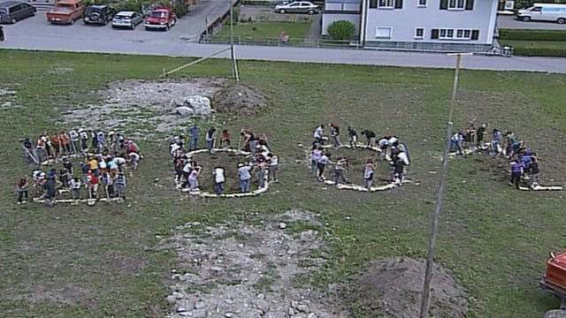 Emprima badigliada center communal Trun.