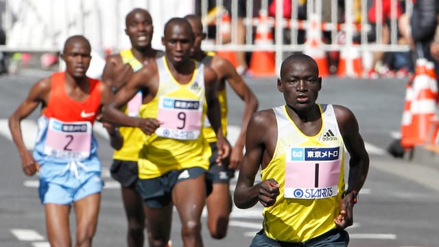 Marathon-Weltrekordhalter Dennis Kimetto, gejagt von Konkurrenten. Marathon-Weltrekordhalter Dennis Kimetto, gejagt von Konkurrenten.