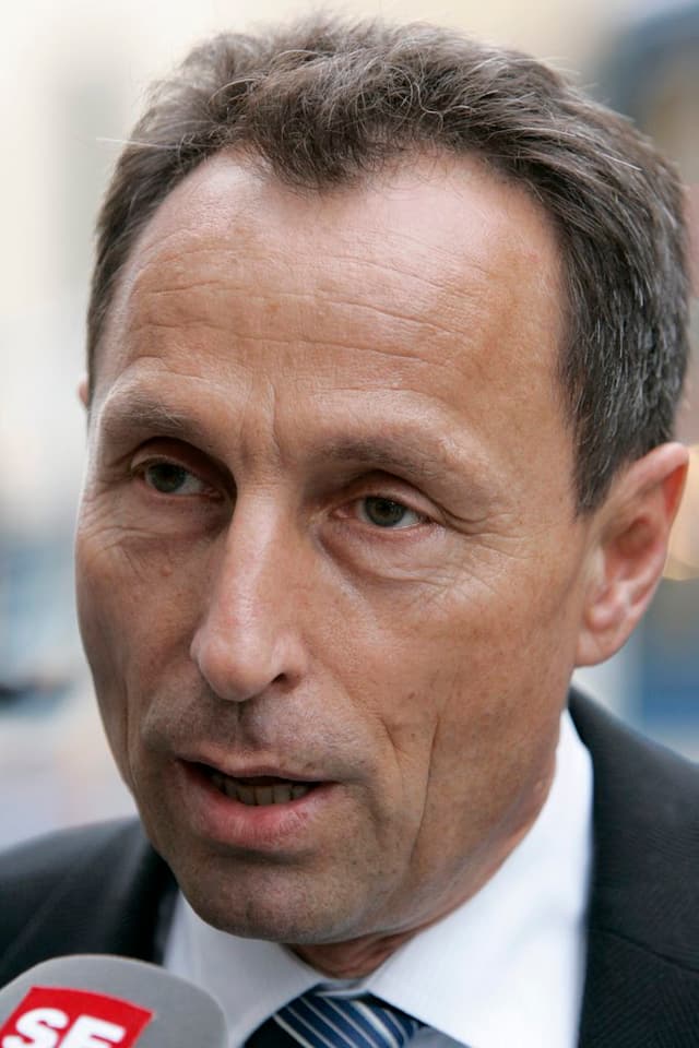 Stadtpolizeisprecher Marco Cortesi spricht in ein Mikrofon. Stadtpolizeisprecher Marco Cortesi spricht in ein Mikrofon.