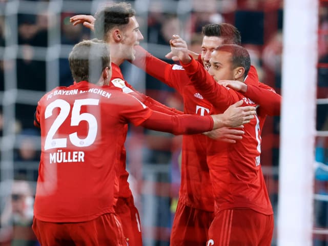 Die Bayern jubeln.