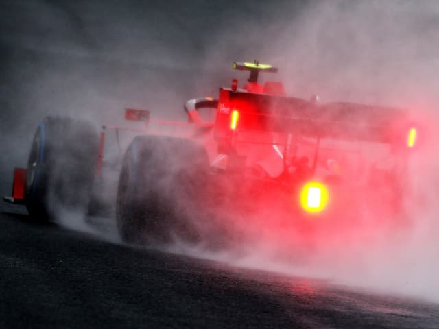 Ferraris Charles Leclerc in Ungarns Regen. Ferraris Charles Leclerc in Ungarns Regen.