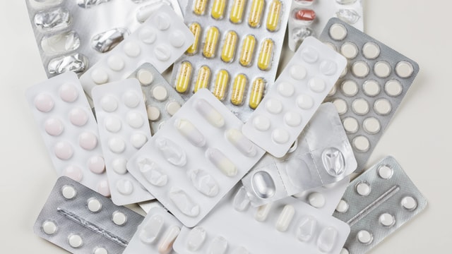 Symbolbild: Blister mit Kapseln und Tabletten.
