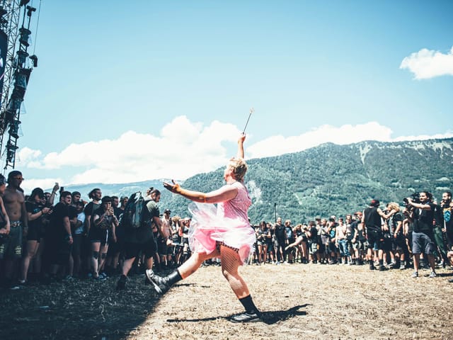 Festivalbesucher im Tutu
